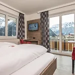 Haus Garni Luggi Leitner מלון מיטלברג