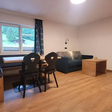 Haus Garni Luggi Leitner מלון מיטלברג