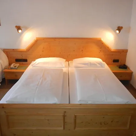 Haus Garni Luggi Leitner Отель Миттелберг