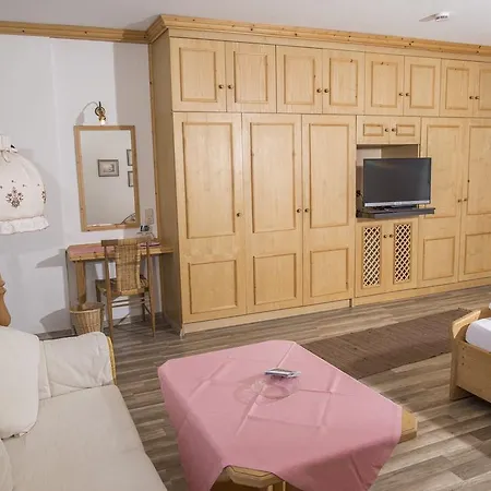 Haus Garni Luggi Leitner מיטלברג