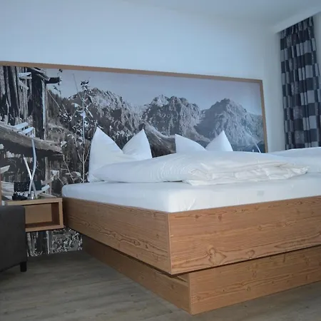 Отель Haus Garni Luggi Leitner Миттелберг